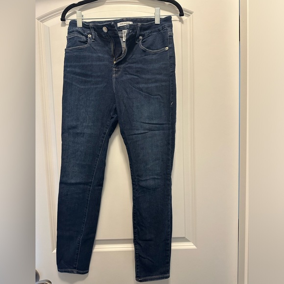 GOOD AMERICAN GOOD LEGS CROP JEANS - Picture 2 of 8